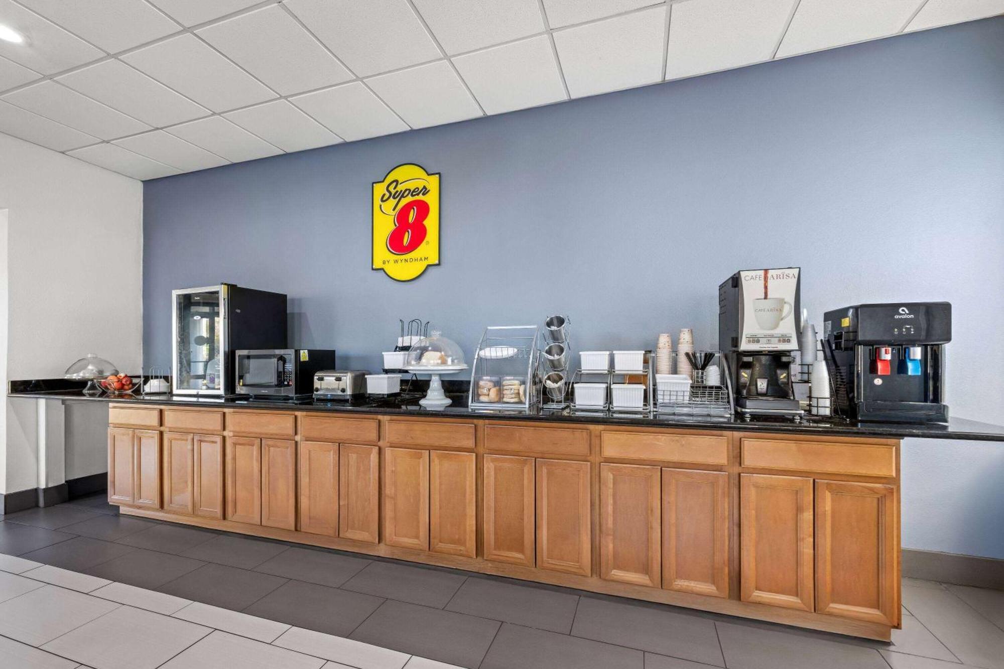 Super 8 By Wyndham Garysburg/Roanoke Rapids Hotel Exterior photo